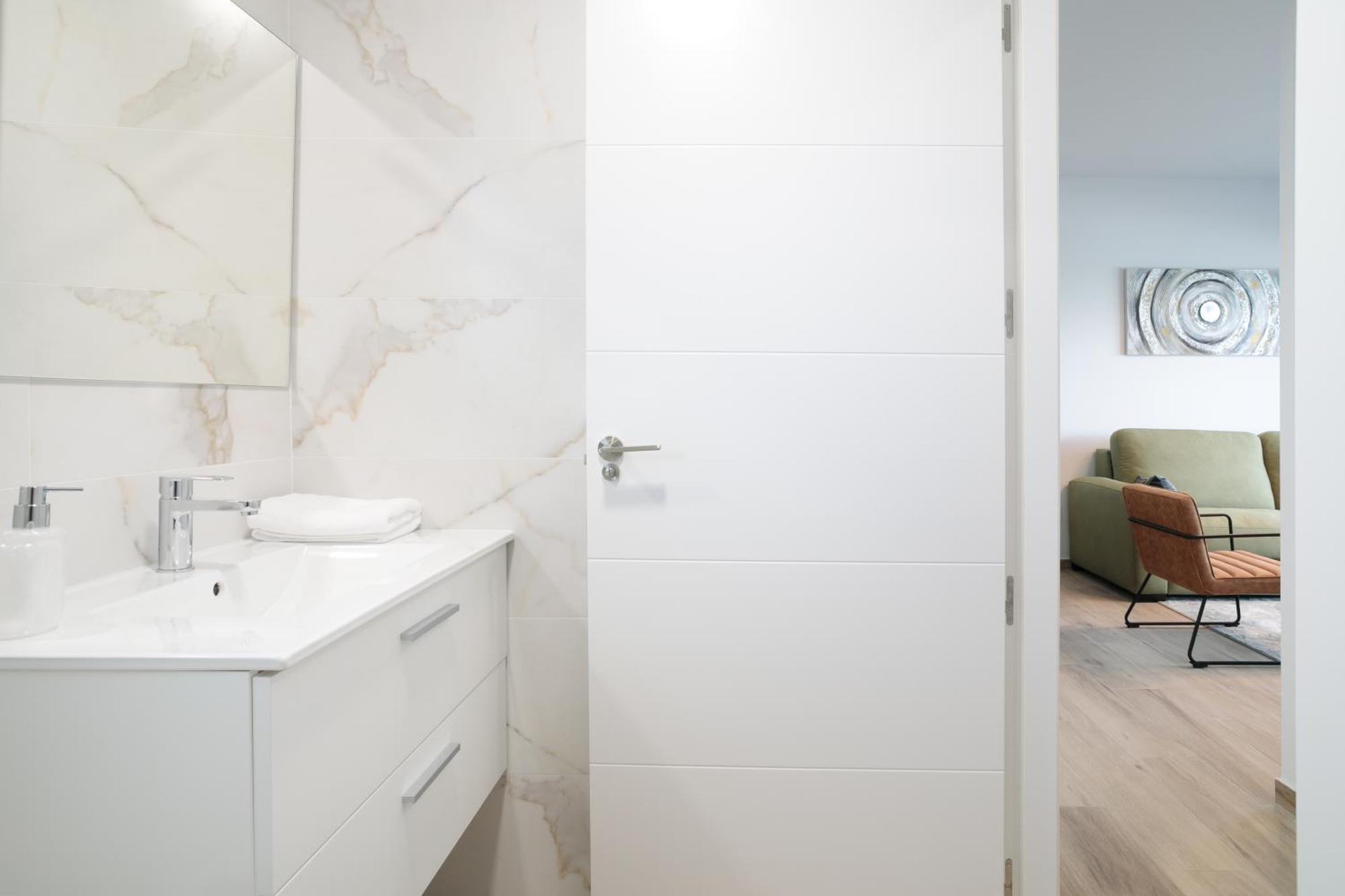Arenales Terrace Refugee New Apartment With Pool And Gym آريناليس ديل سول المظهر الخارجي الصورة