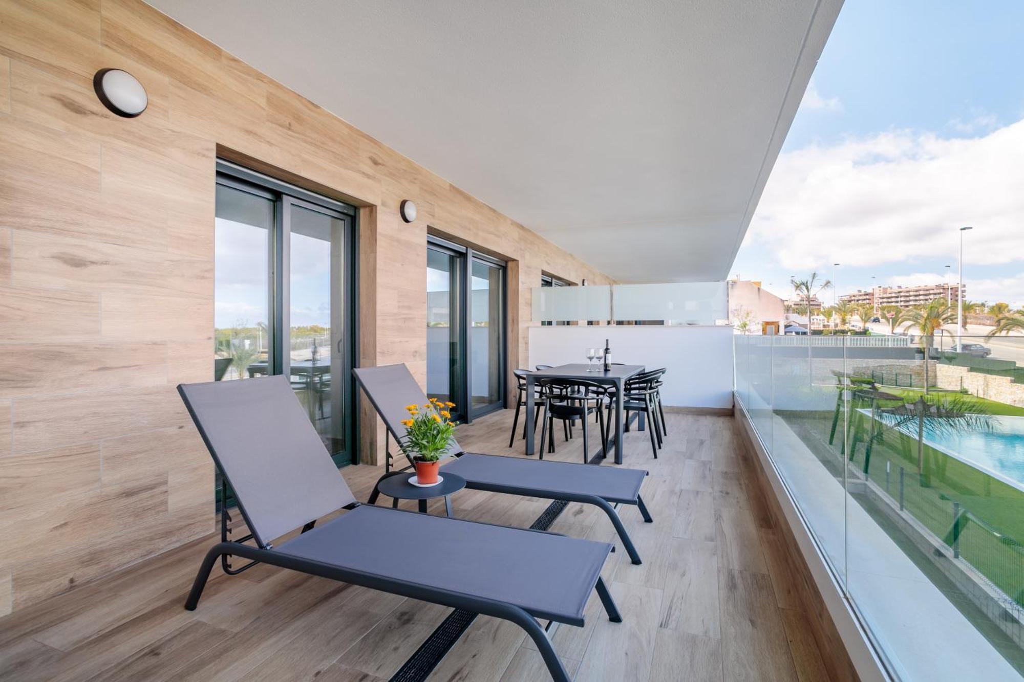 Arenales Terrace Refugee New Apartment With Pool And Gym آريناليس ديل سول المظهر الخارجي الصورة