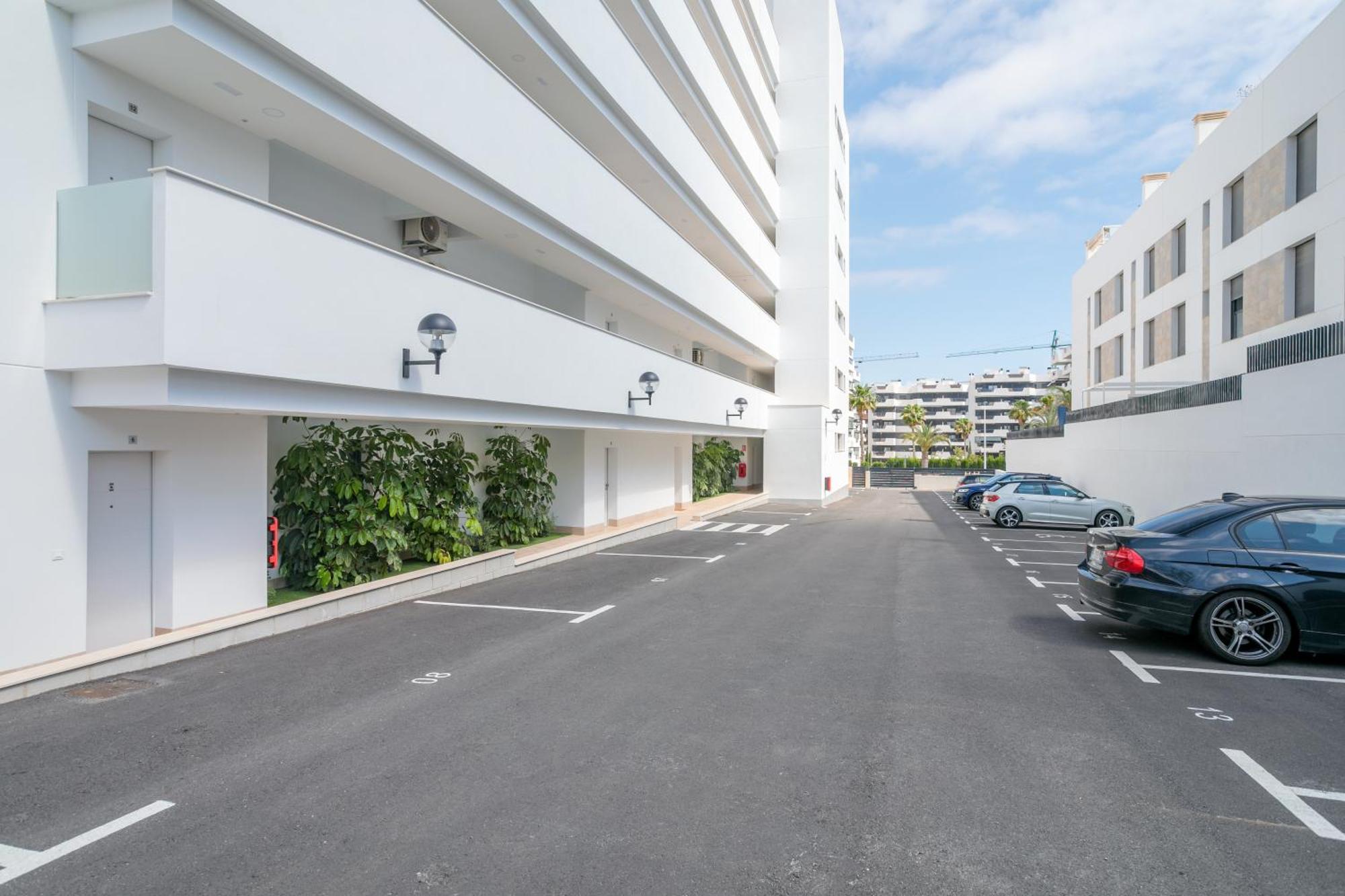 Arenales Terrace Refugee New Apartment With Pool And Gym آريناليس ديل سول المظهر الخارجي الصورة