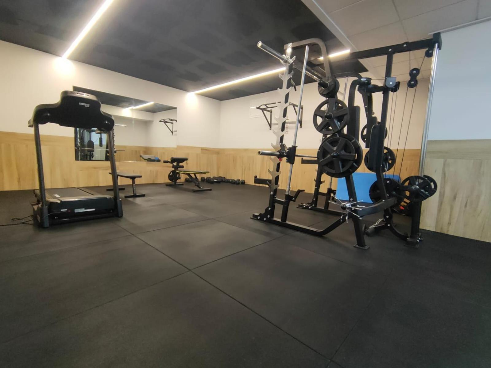 Arenales Terrace Refugee New Apartment With Pool And Gym آريناليس ديل سول المظهر الخارجي الصورة